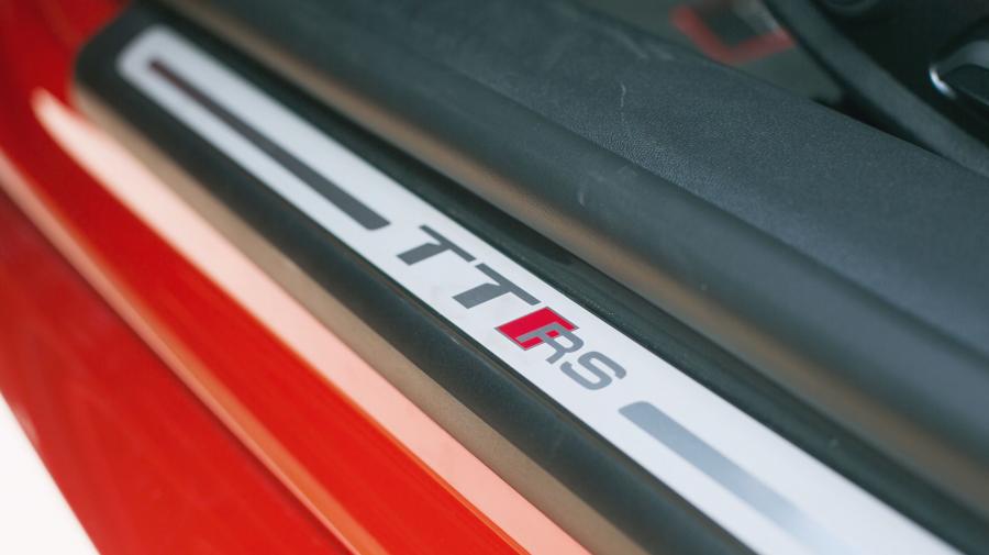 Детали интерьера Audi TT RS Coupe (8S) 2017 года  (NA) (фото 30 из 36)